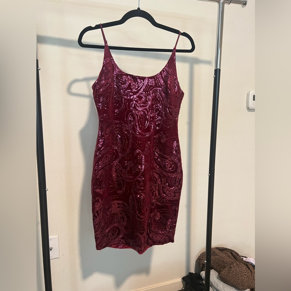 Boutique cocktail dress in maroon